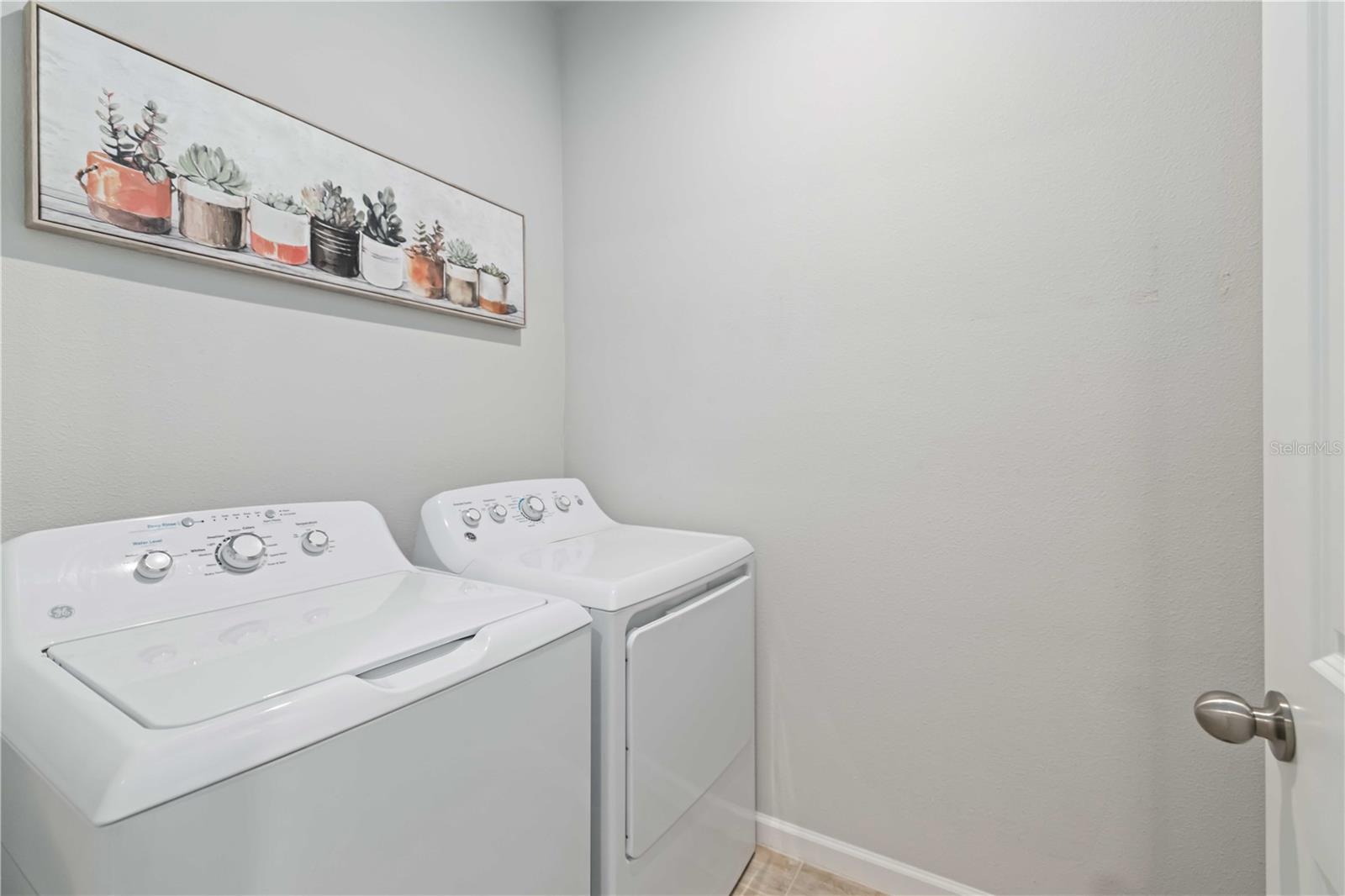 Image 22 of 36 For 5658 Silverbridge Trail