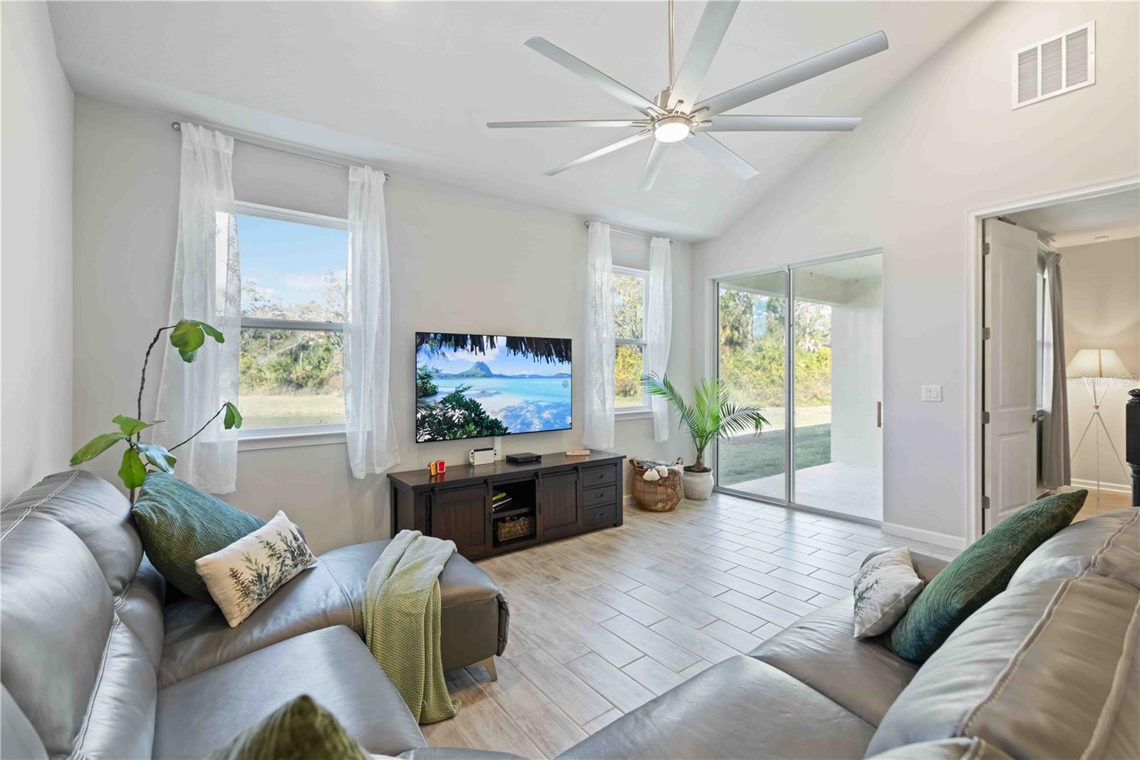 Image 4 of 36 For 5658 Silverbridge Trail