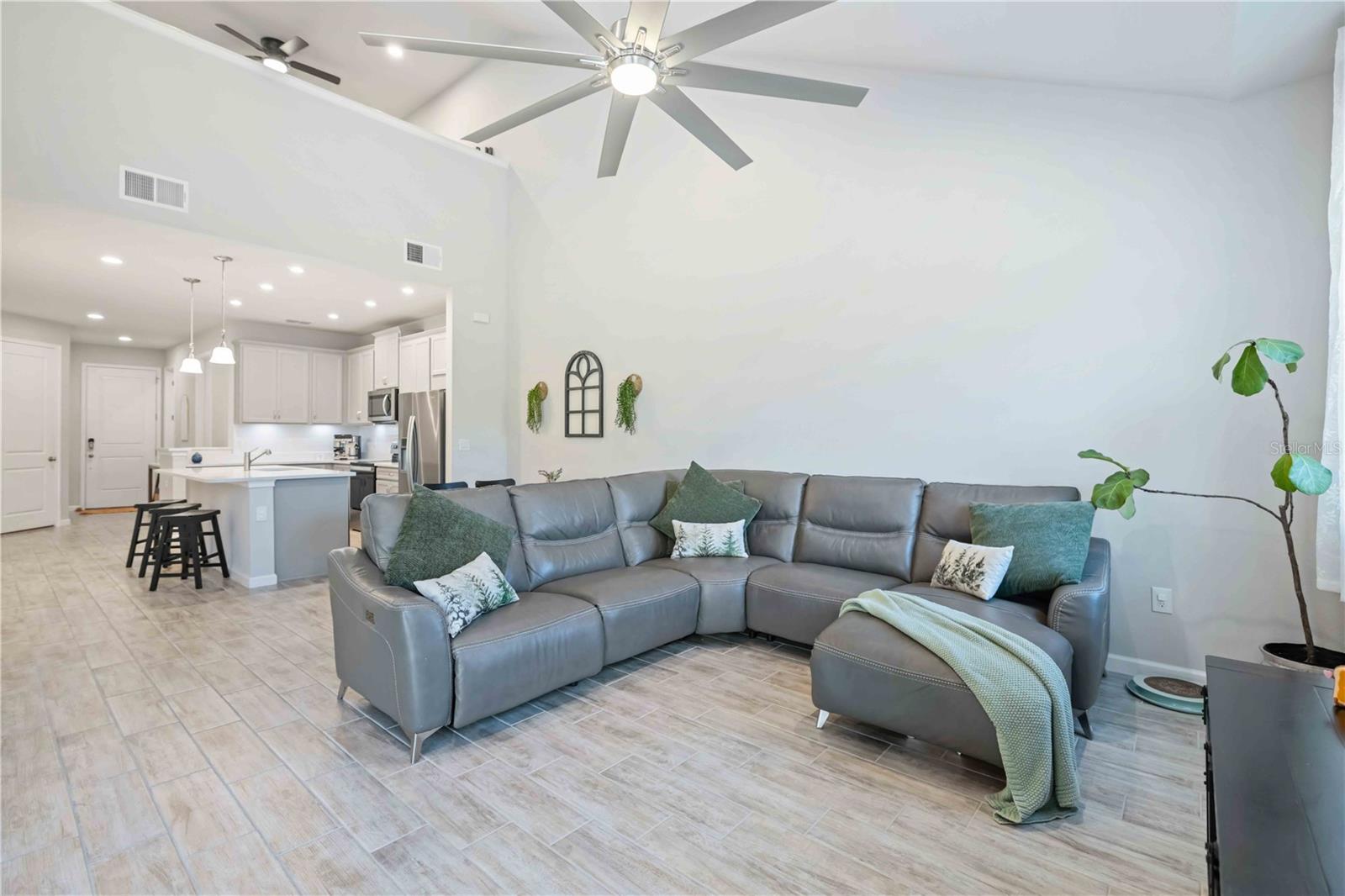 Image 5 of 36 For 5658 Silverbridge Trail