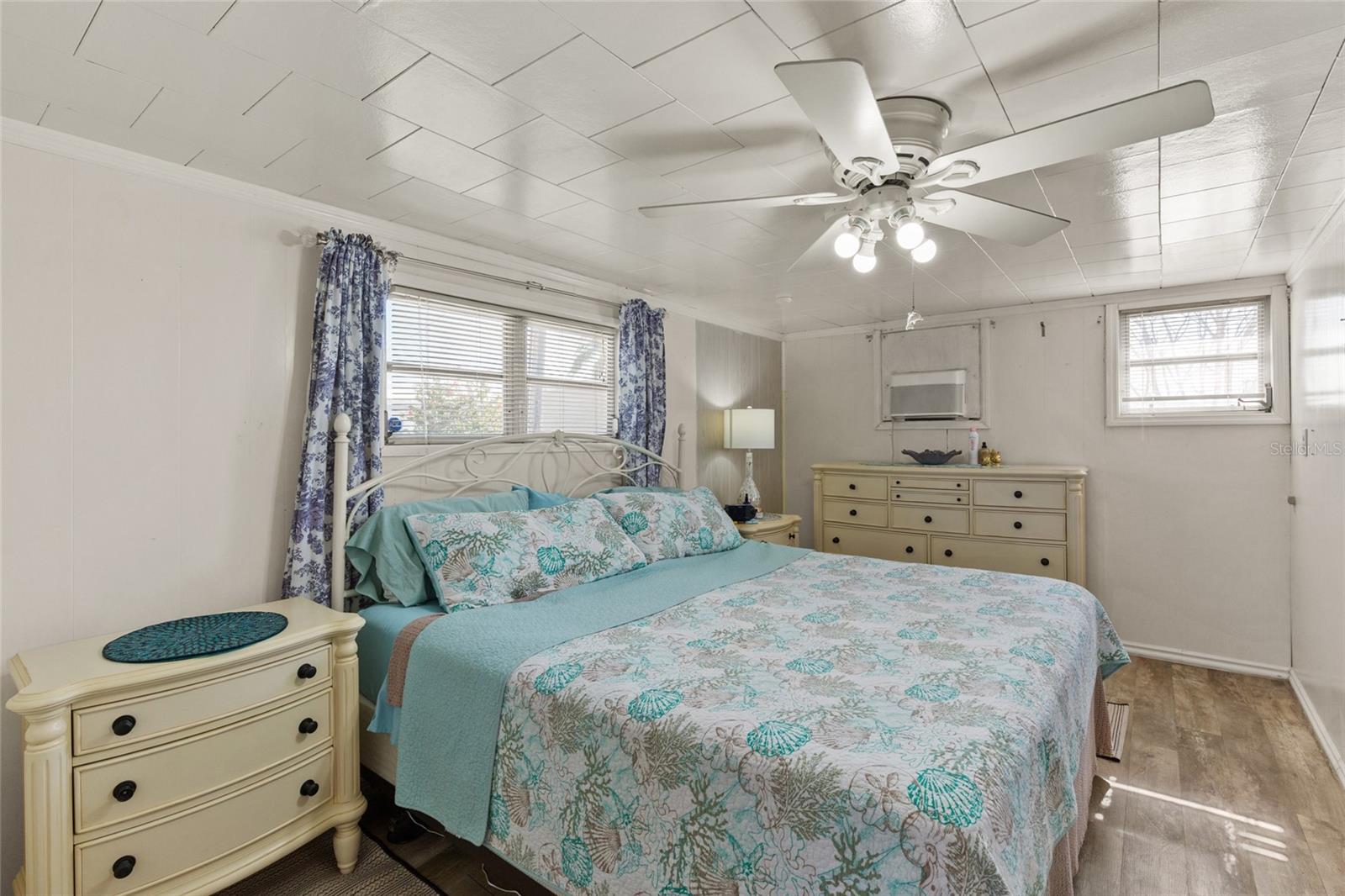 Image 13 of 25 For 620 49th Avenue W