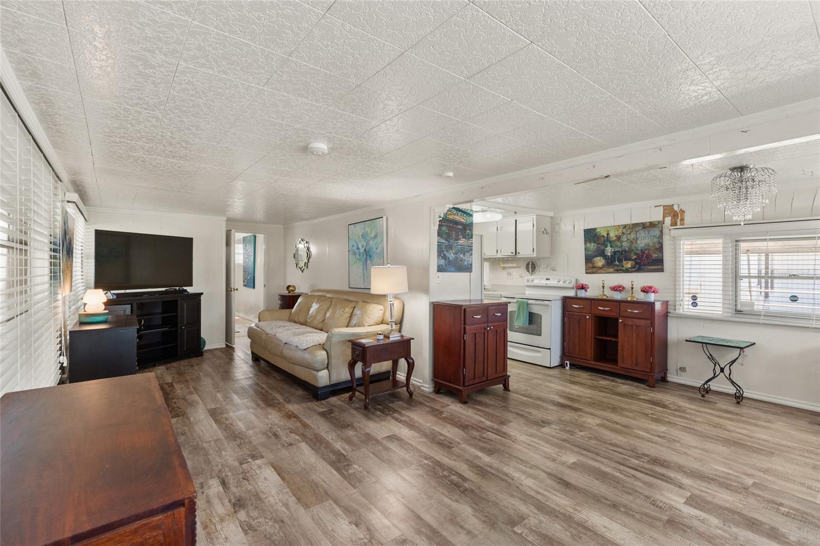 Image 5 of 25 For 620 49th Avenue W