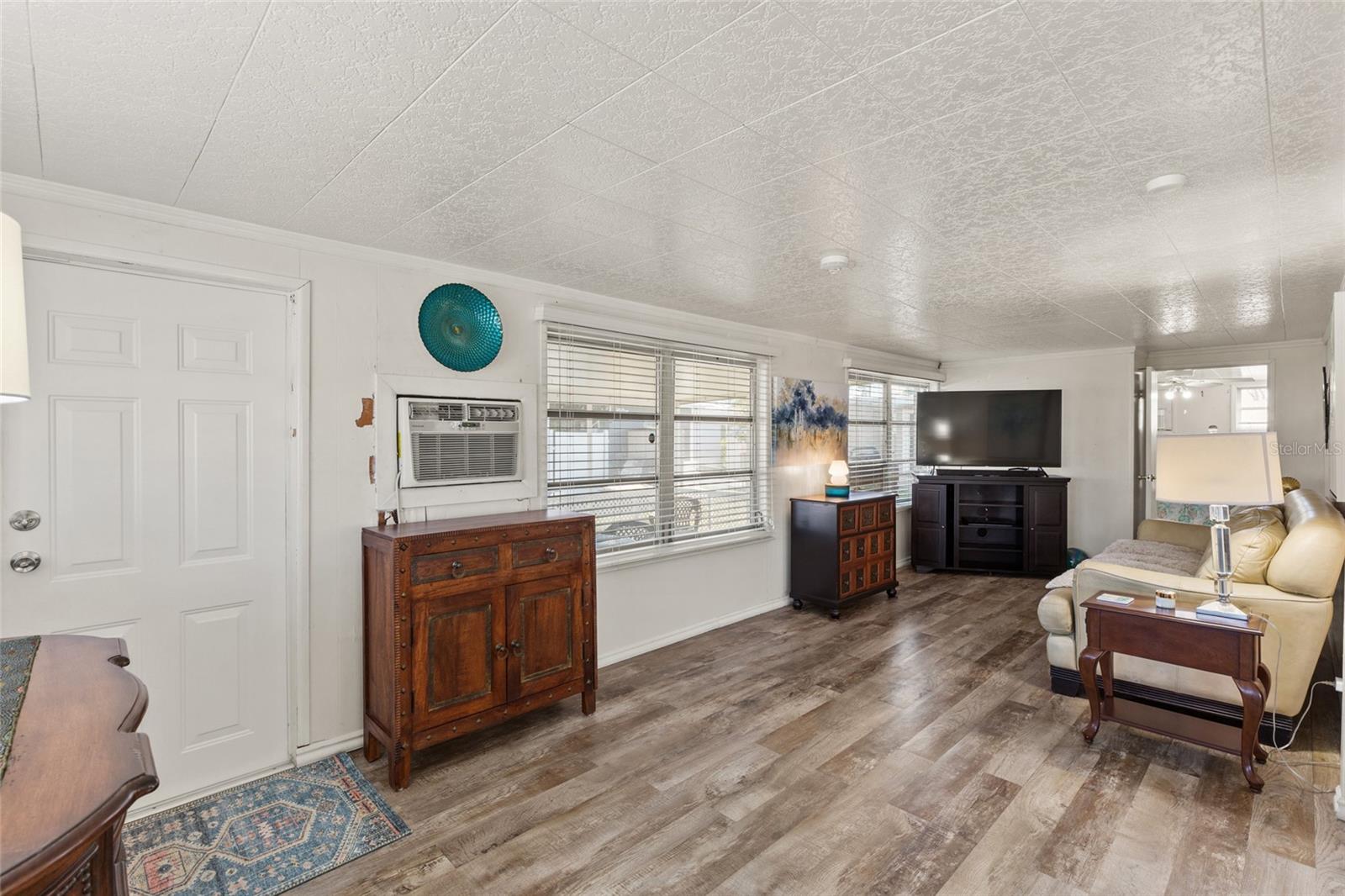 Image 6 of 25 For 620 49th Avenue W