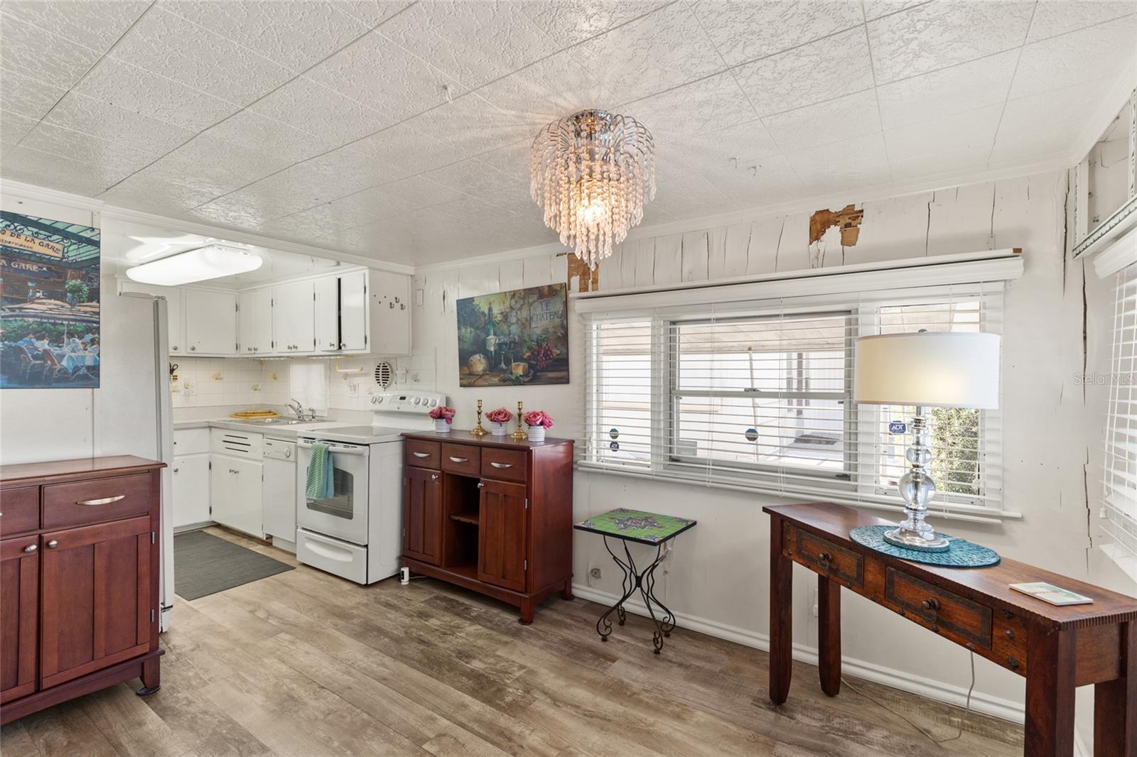 Image 8 of 25 For 620 49th Avenue W