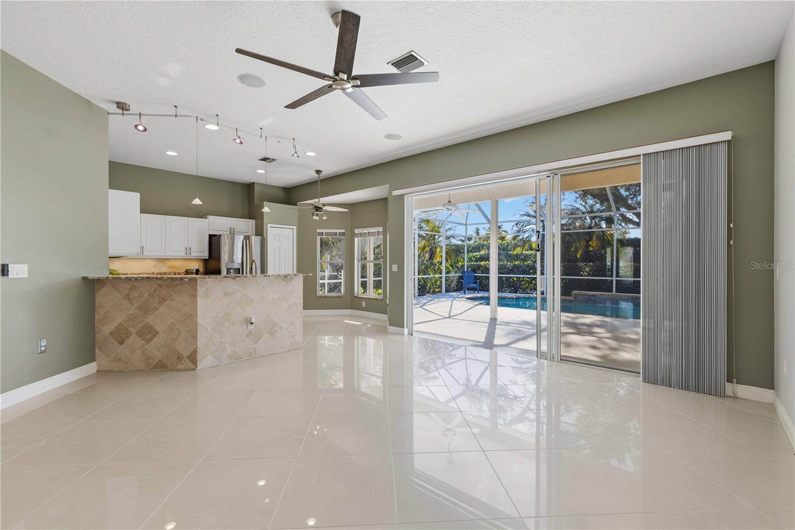 Image 19 of 63 For 6991 Superior Street Circle