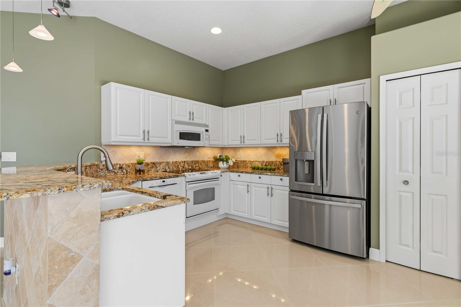 Image 21 of 63 For 6991 Superior Street Circle