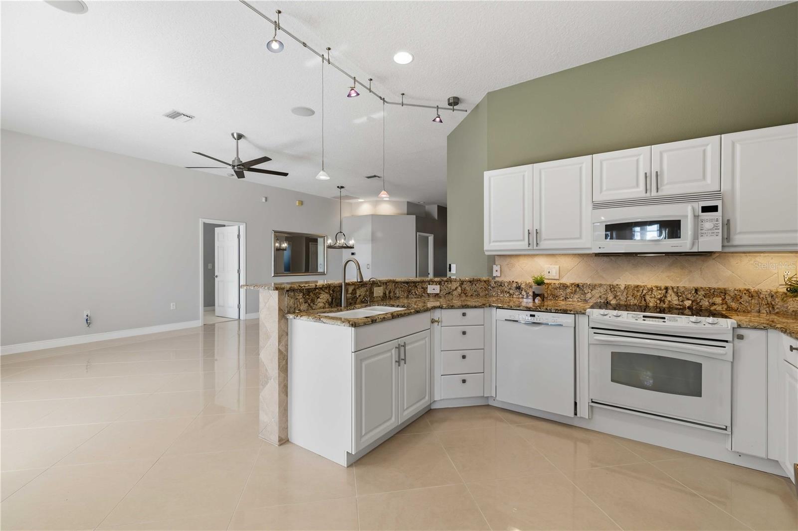 Image 23 of 63 For 6991 Superior Street Circle