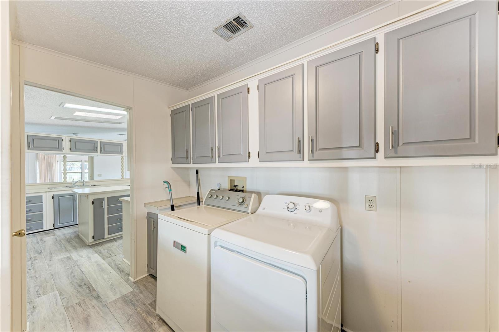 Image 33 of 60 For 1306 41st Avenue E