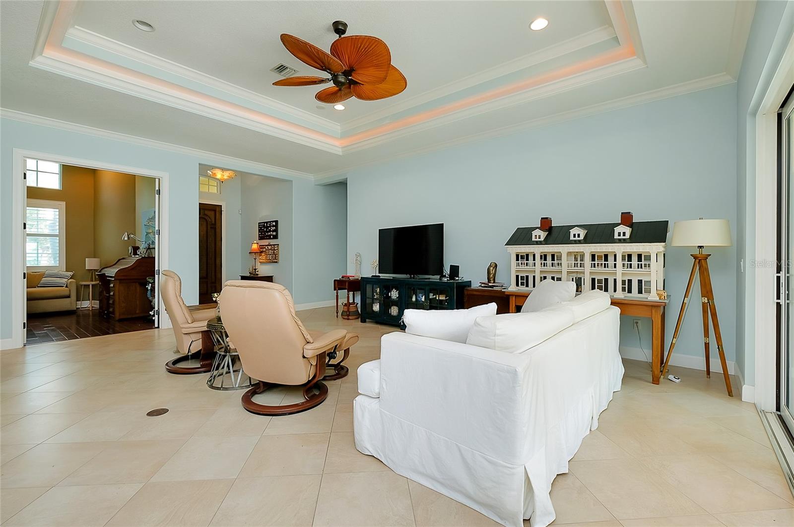 Image 11 of 100 For 641 Venice Avenue