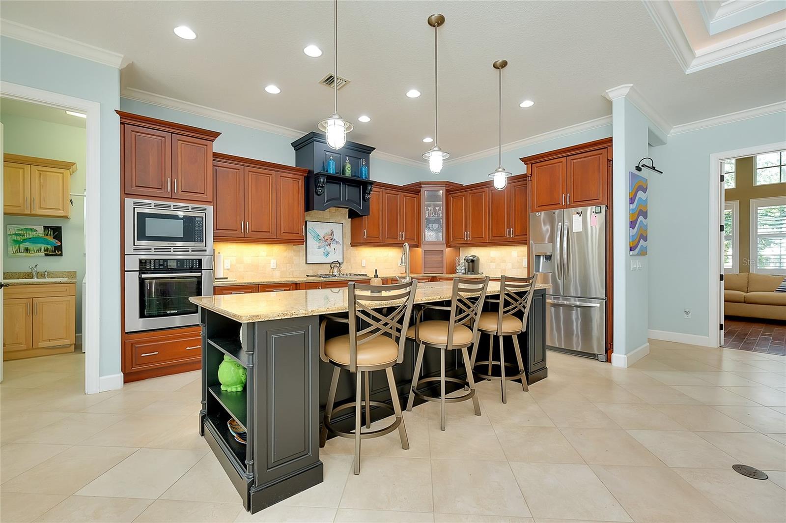 Image 16 of 100 For 641 Venice Avenue