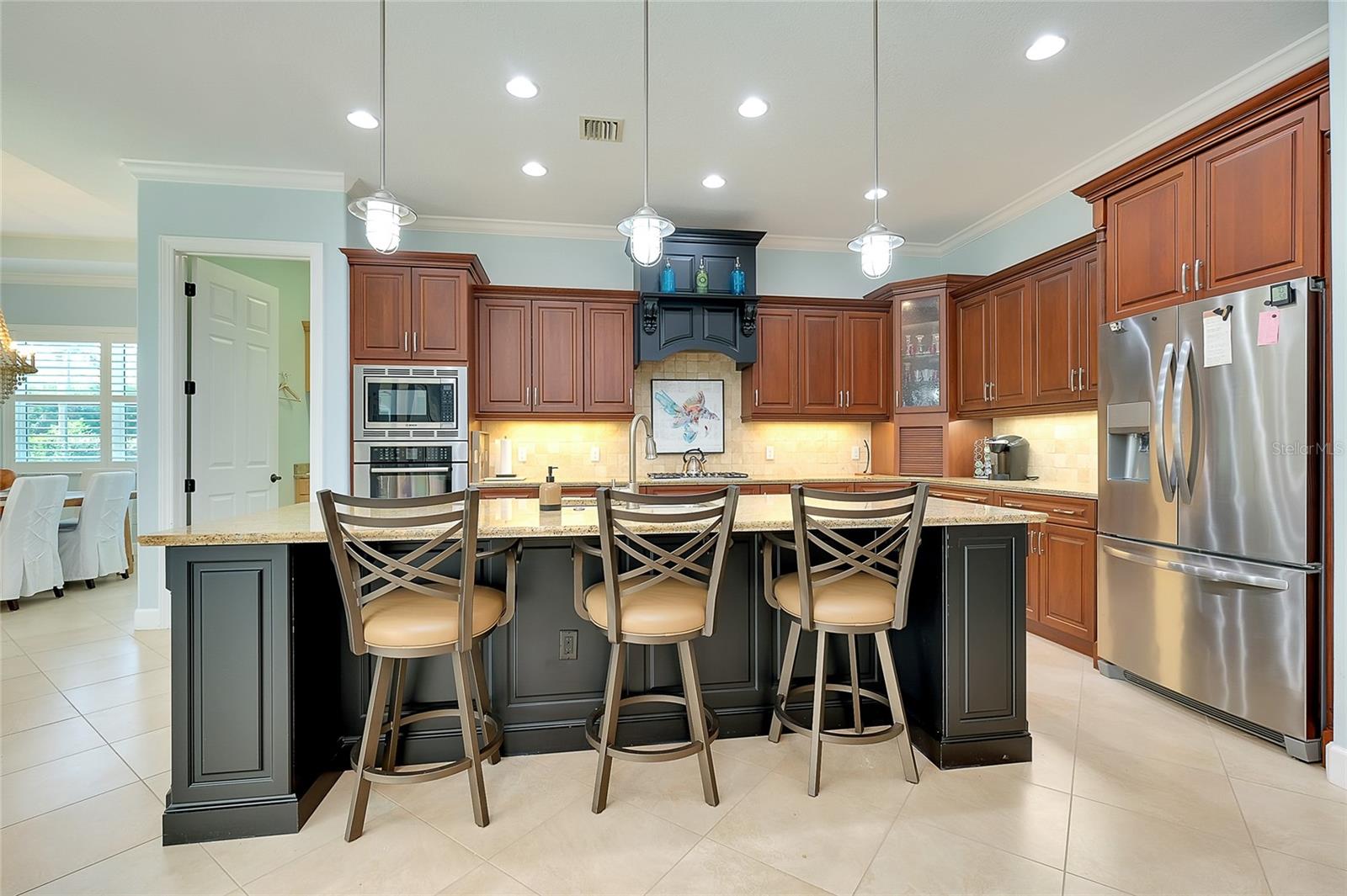 Image 17 of 100 For 641 Venice Avenue