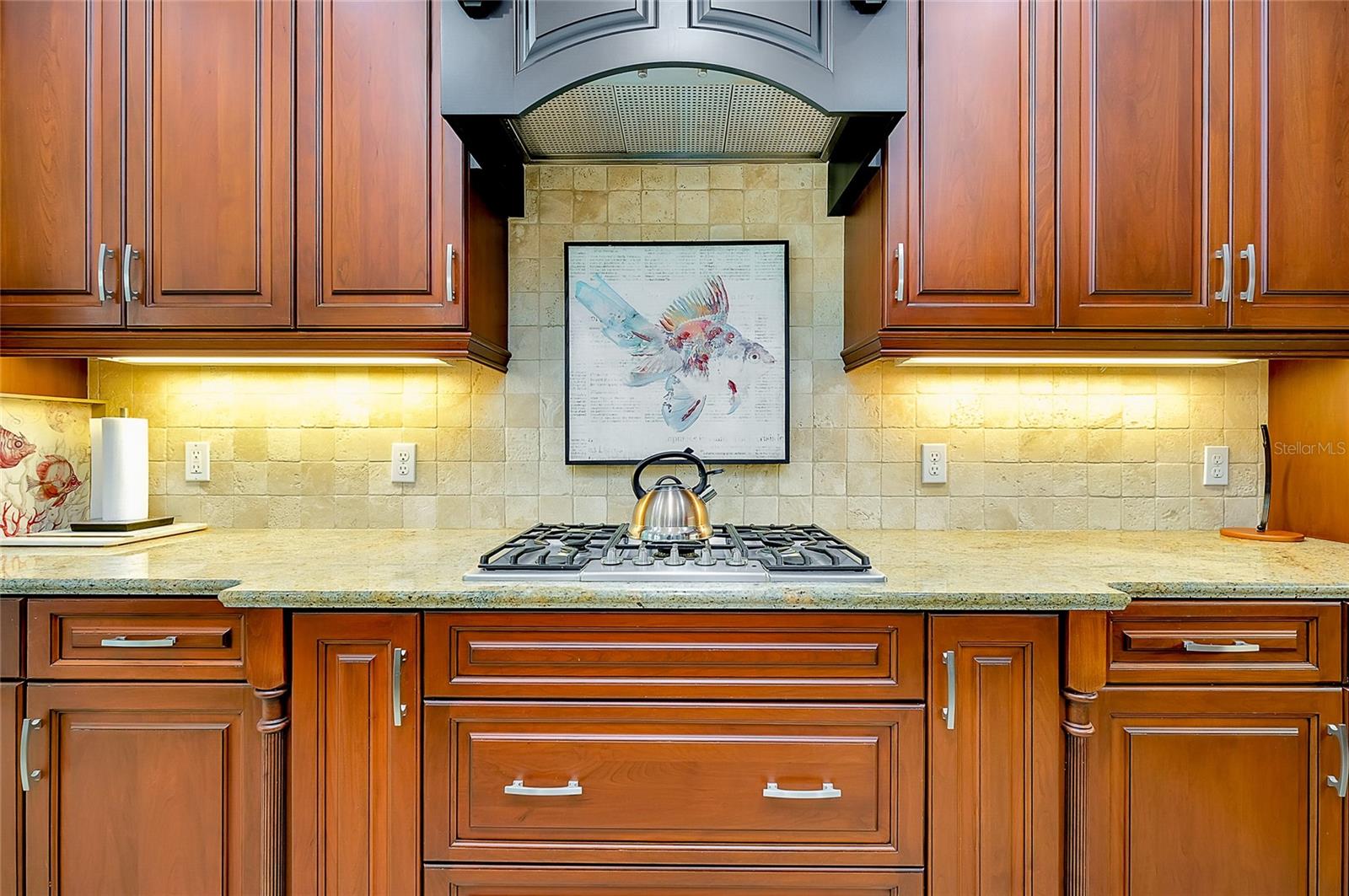 Image 18 of 100 For 641 Venice Avenue