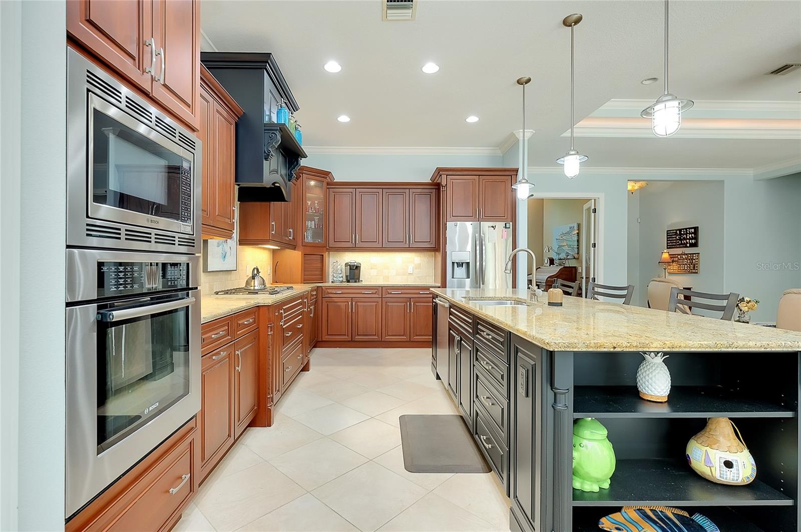 Image 19 of 100 For 641 Venice Avenue