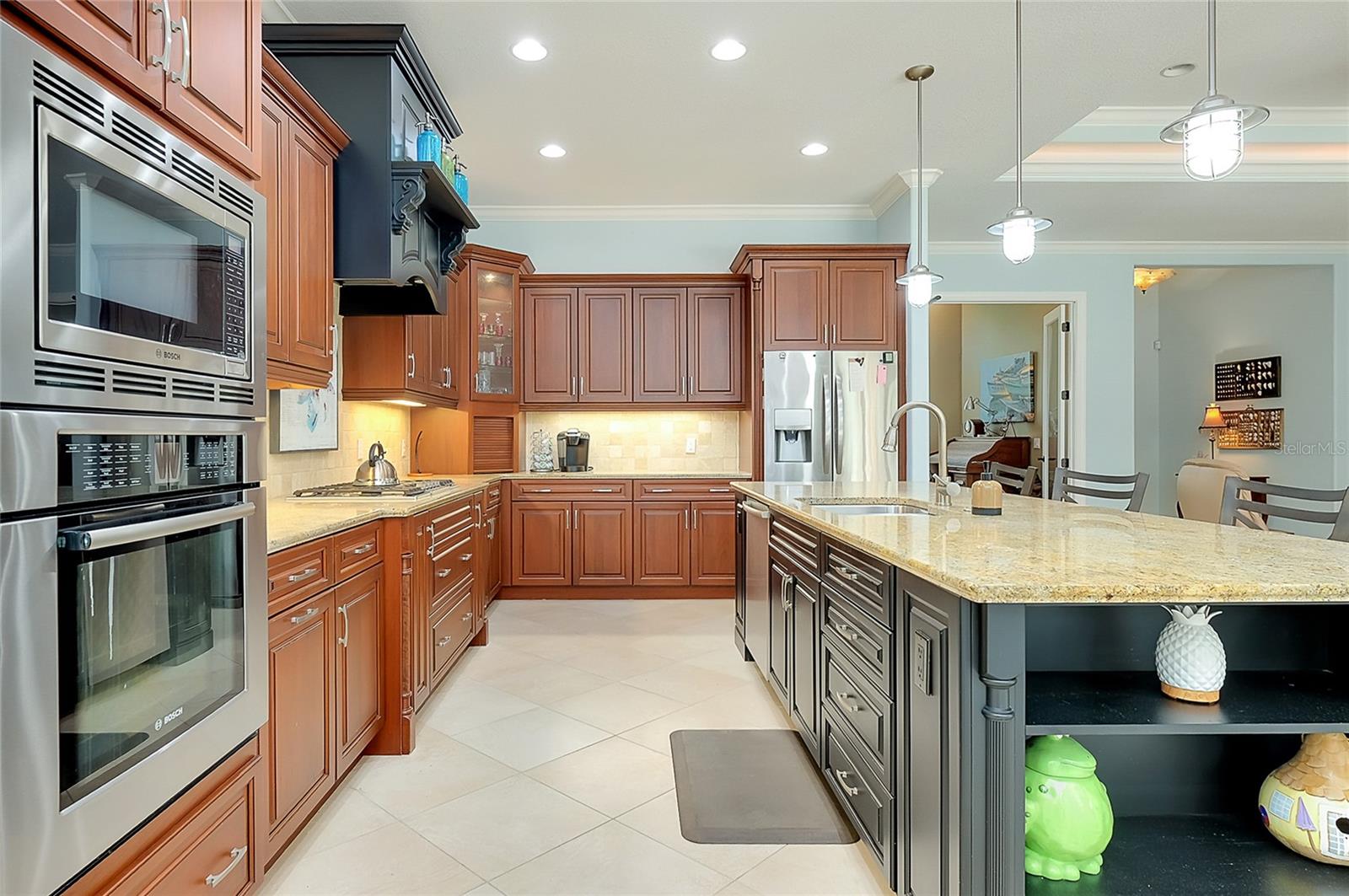 Image 20 of 100 For 641 Venice Avenue