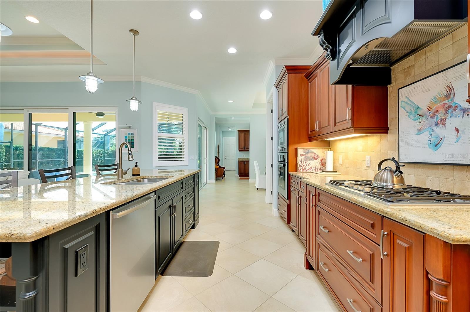 Image 22 of 100 For 641 Venice Avenue