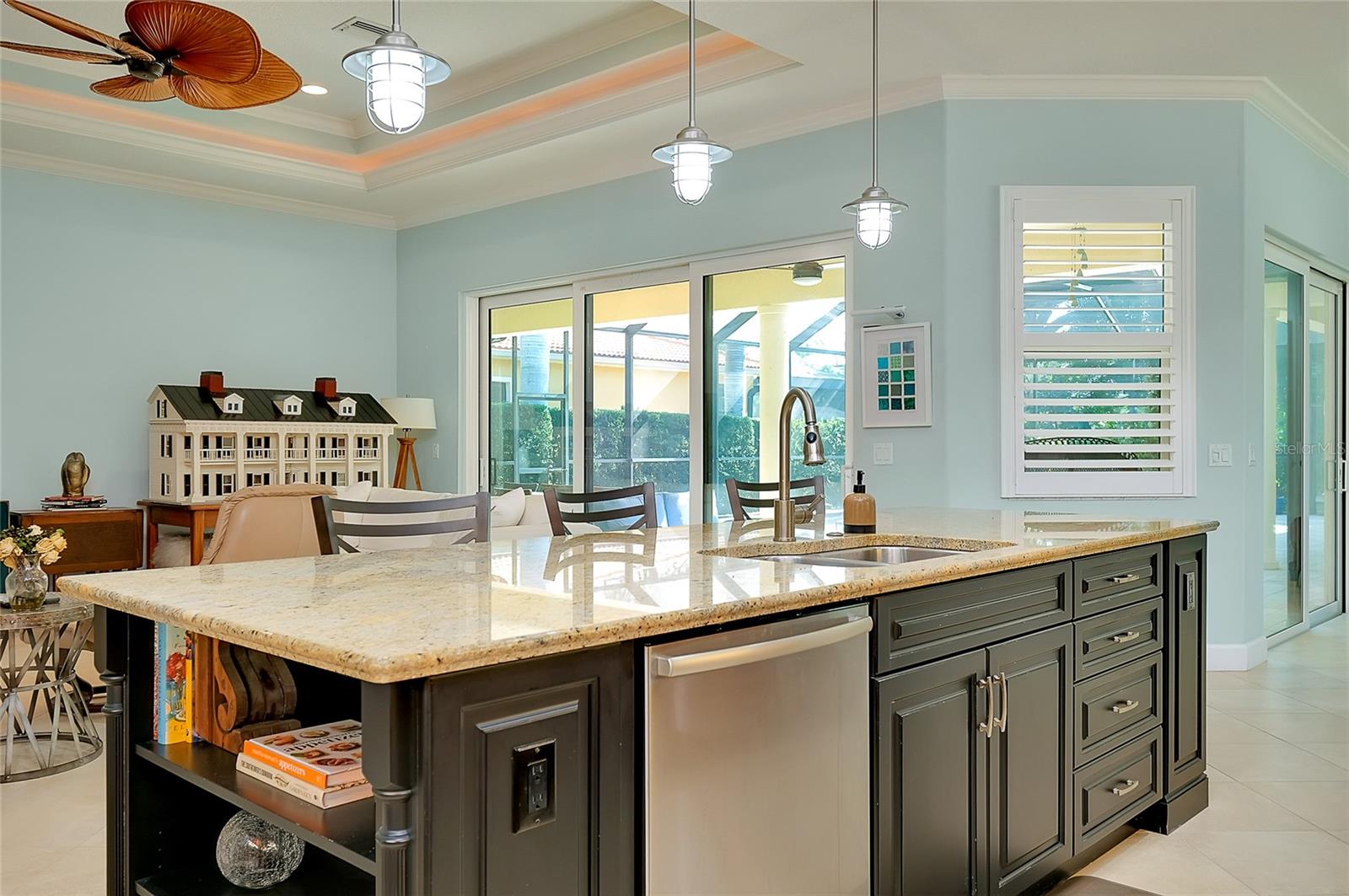 Image 24 of 100 For 641 Venice Avenue