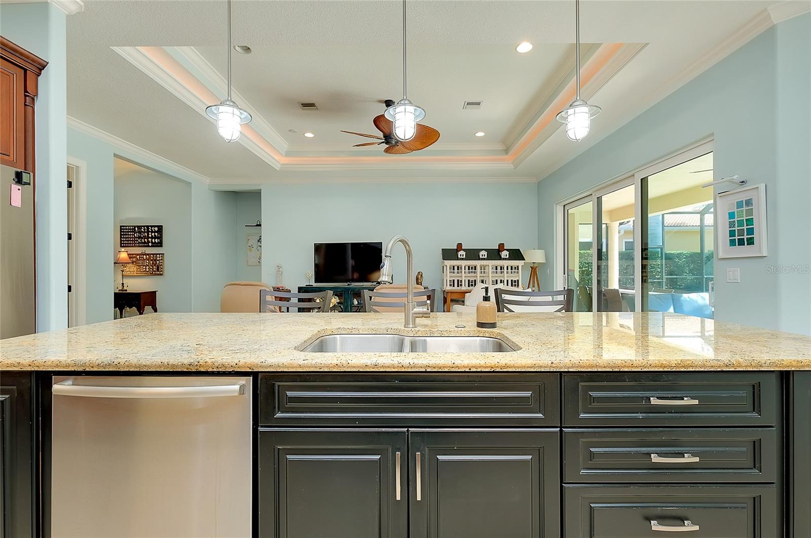 Image 25 of 100 For 641 Venice Avenue