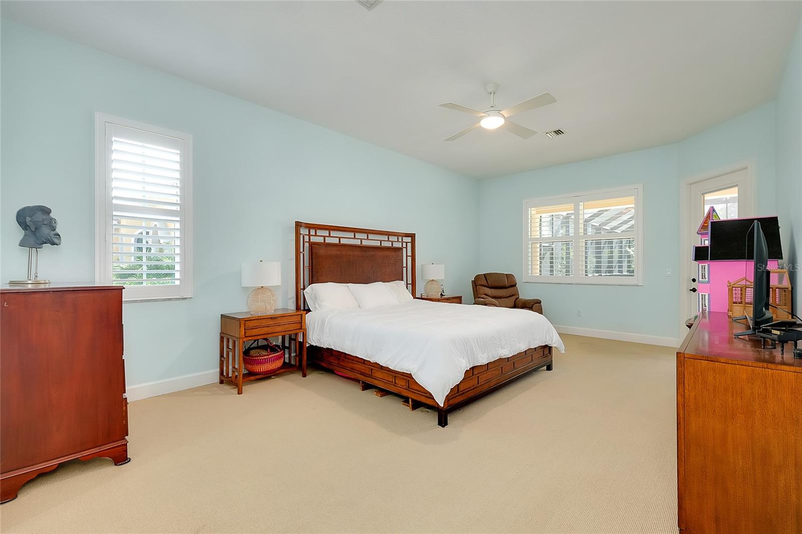 Image 34 of 100 For 641 Venice Avenue