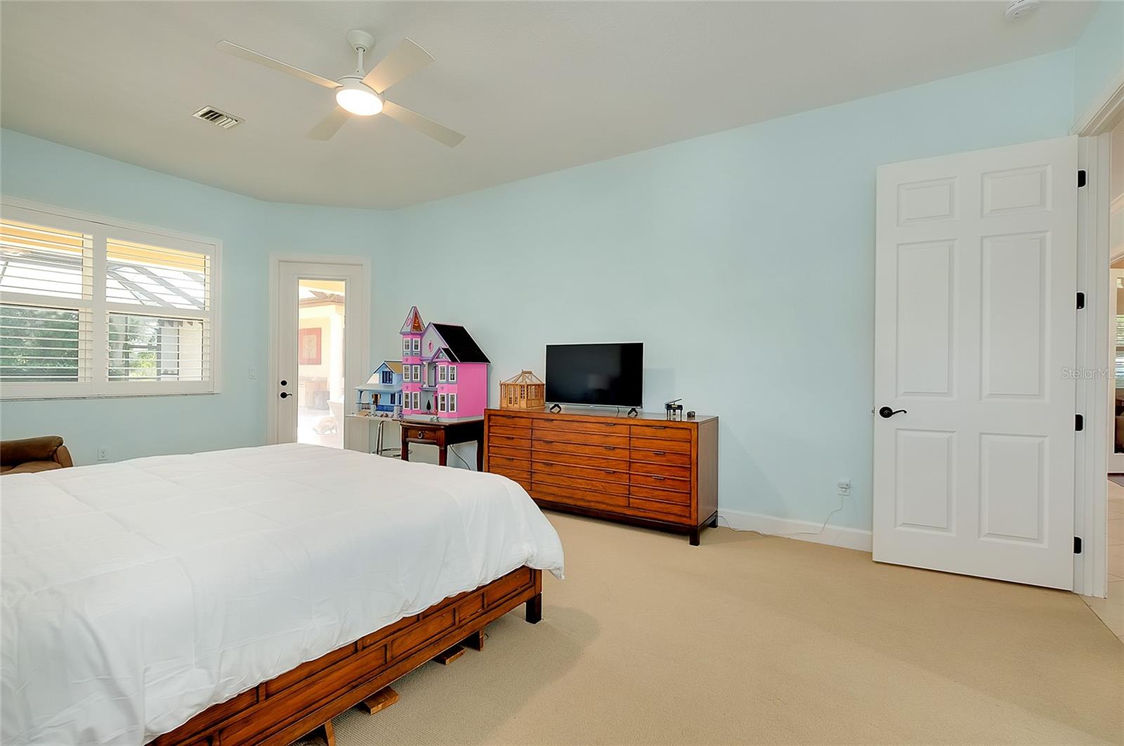 Image 35 of 100 For 641 Venice Avenue