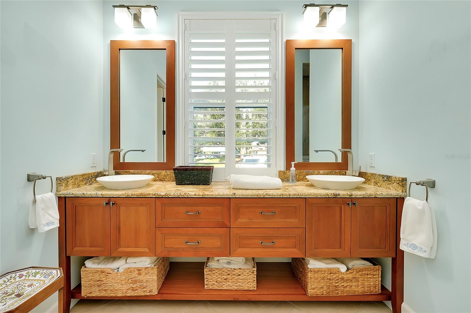 Image 43 of 100 For 641 Venice Avenue