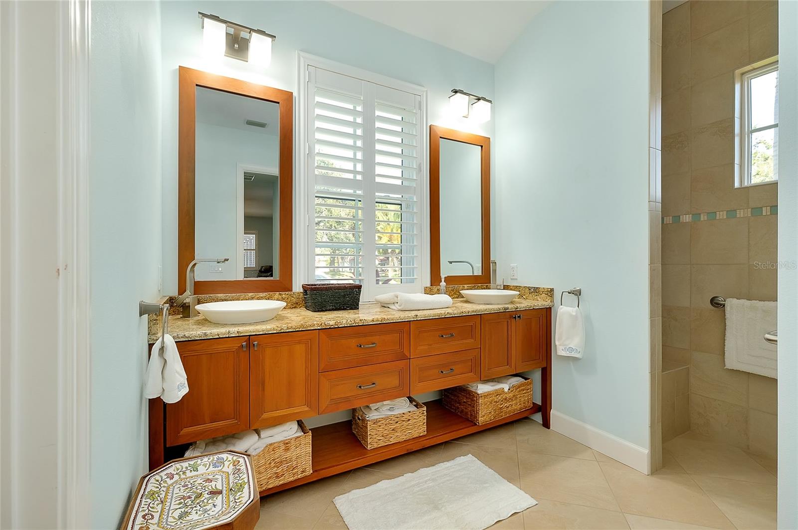 Image 44 of 100 For 641 Venice Avenue