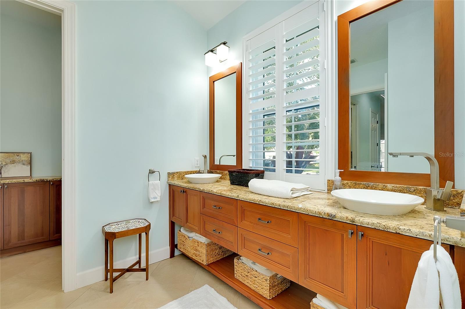 Image 46 of 100 For 641 Venice Avenue