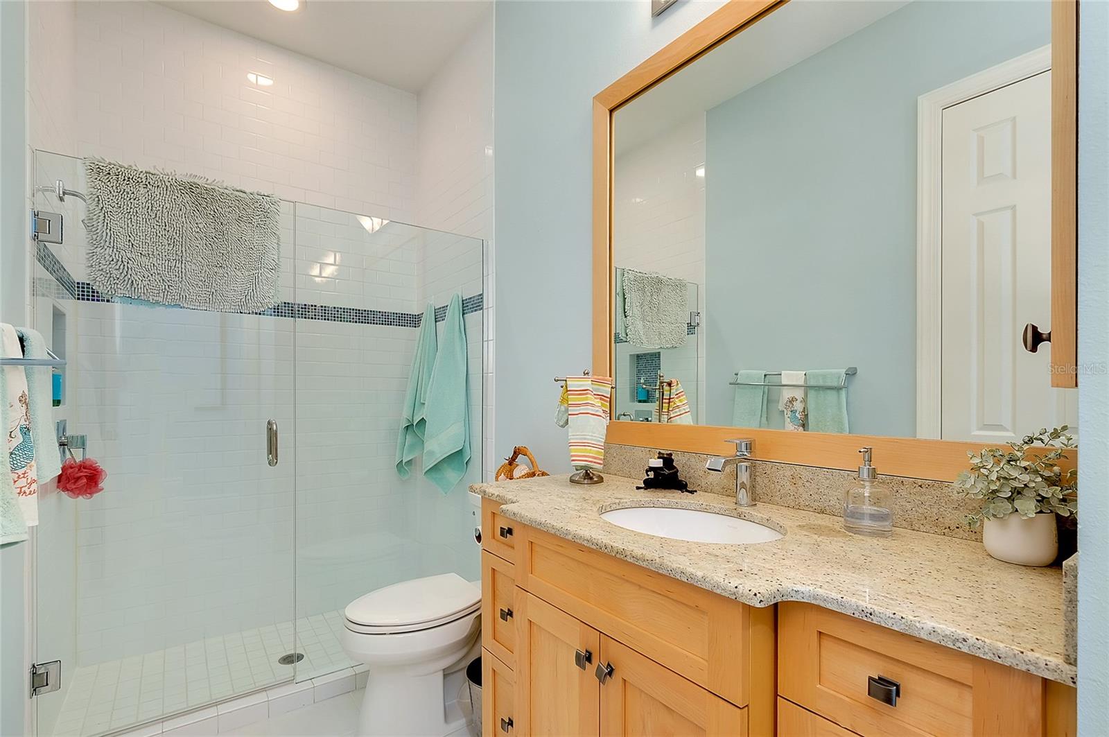 Image 55 of 100 For 641 Venice Avenue