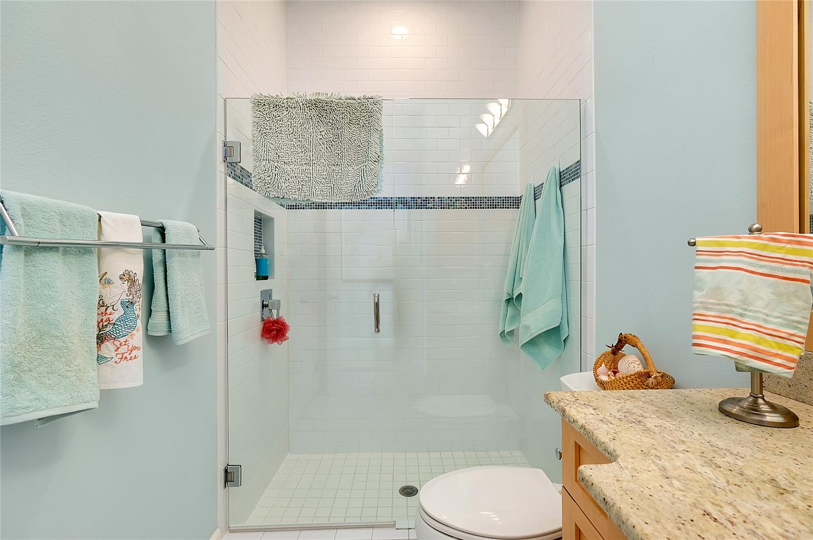 Image 56 of 100 For 641 Venice Avenue