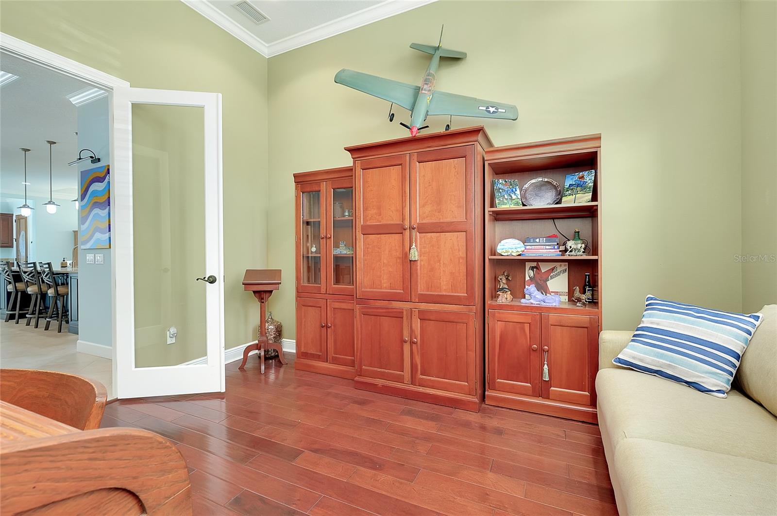 Image 61 of 100 For 641 Venice Avenue