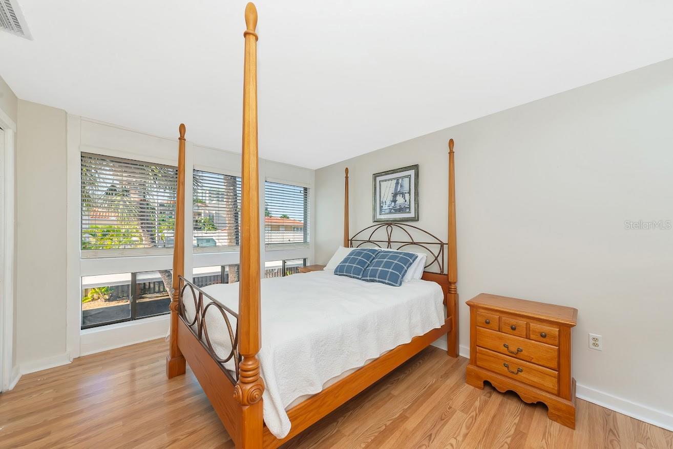 Image 29 of 40 For 800 Blvd Of The Presidents 16