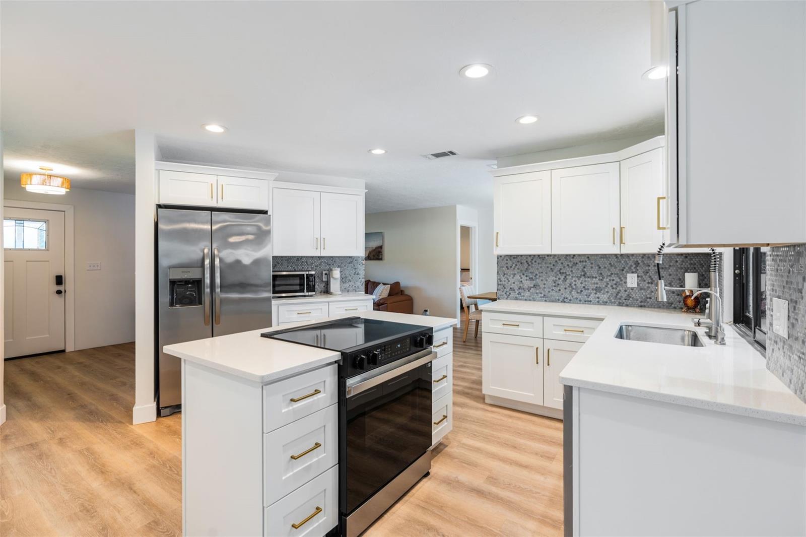 Image 7 of 29 For 4343 Arrow Avenue