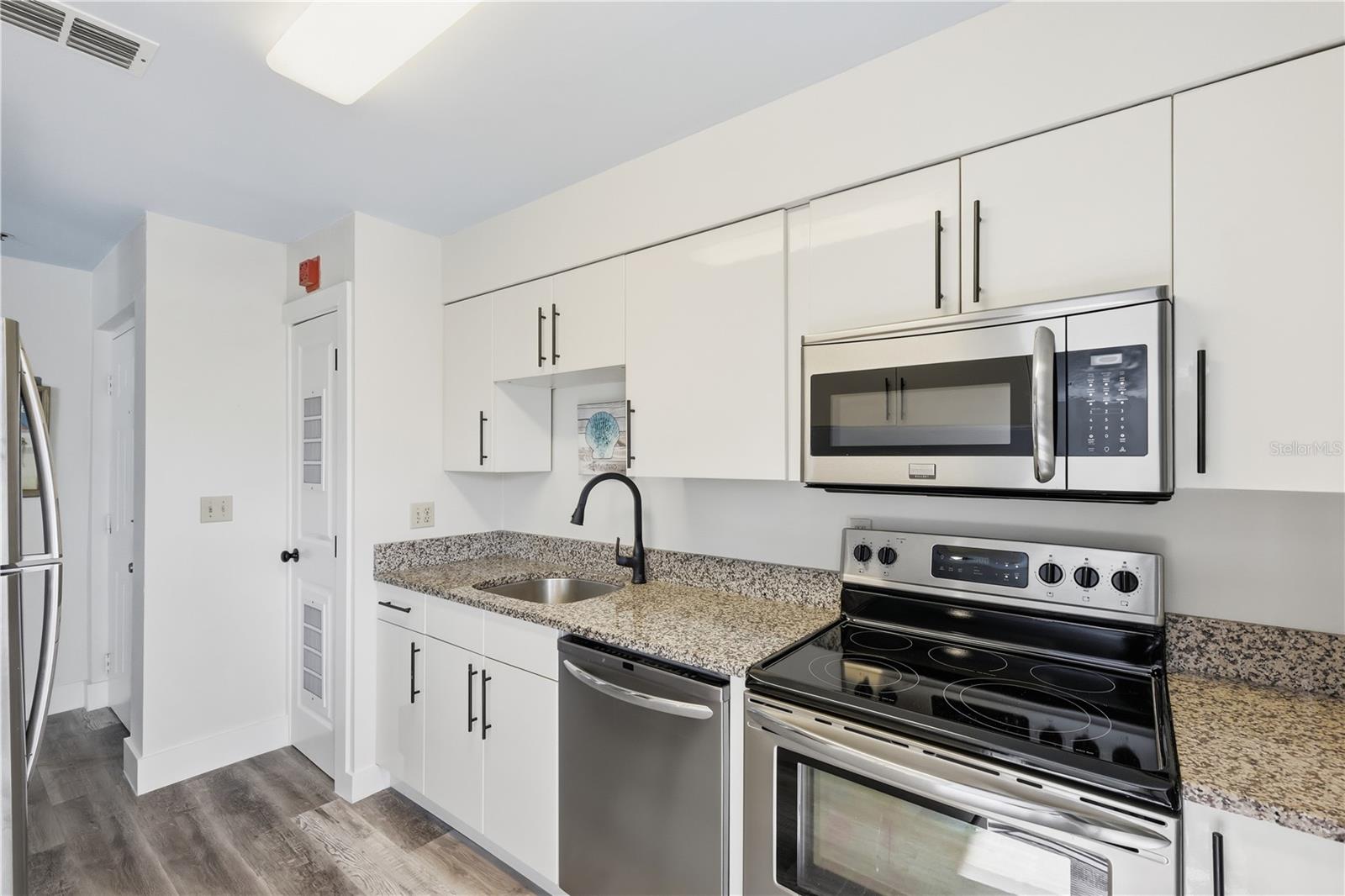 Image 9 of 33 For 3601 Bay Drive 106