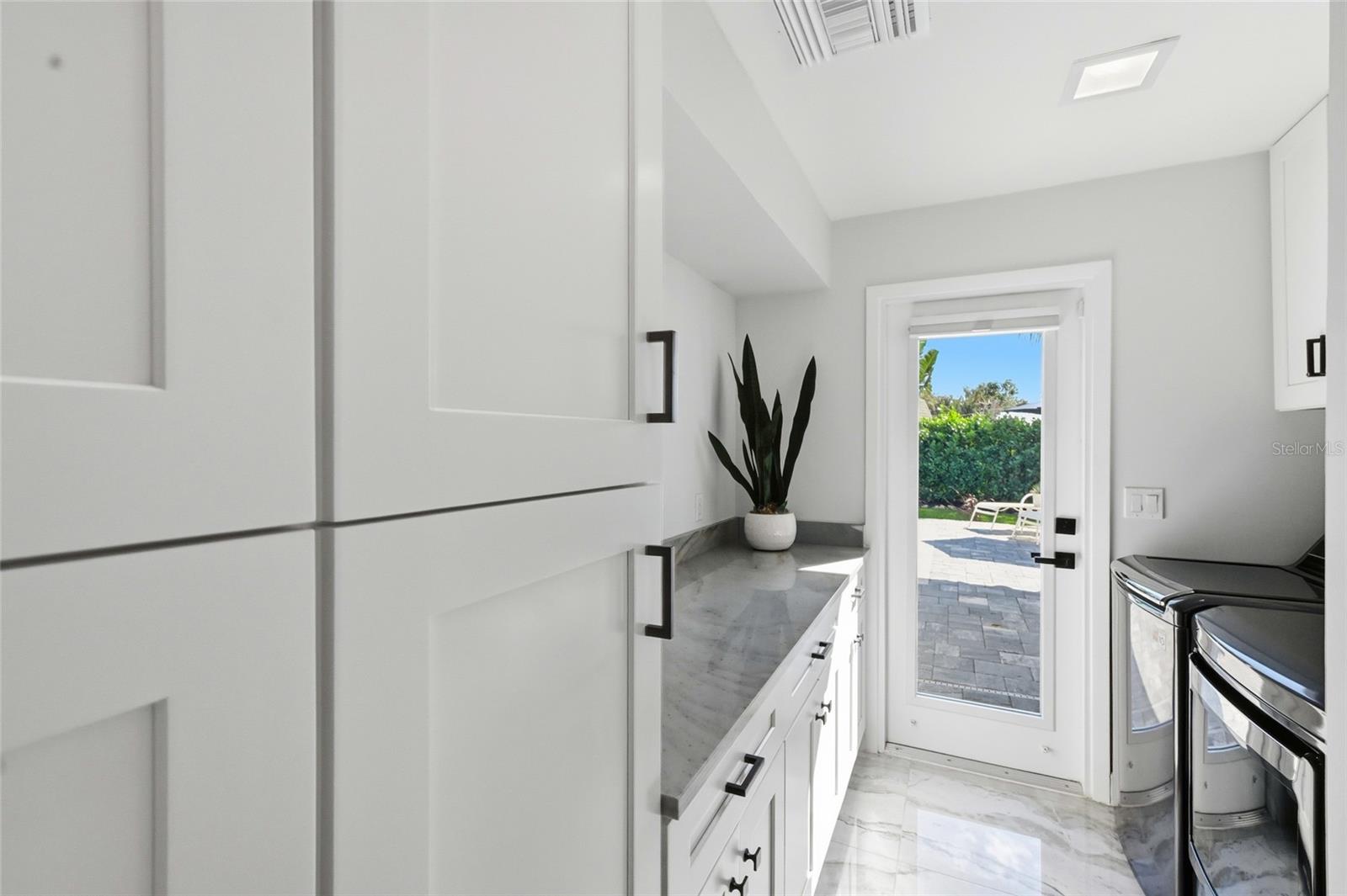 Image 33 of 83 For 1307 Riverview Circle