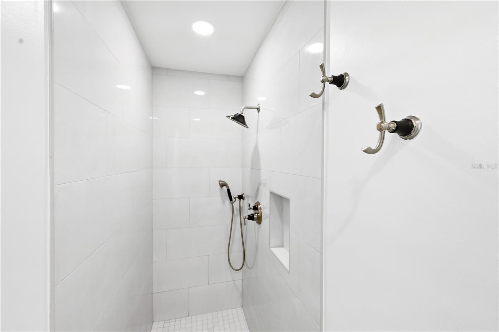 Image 43 of 83 For 1307 Riverview Circle