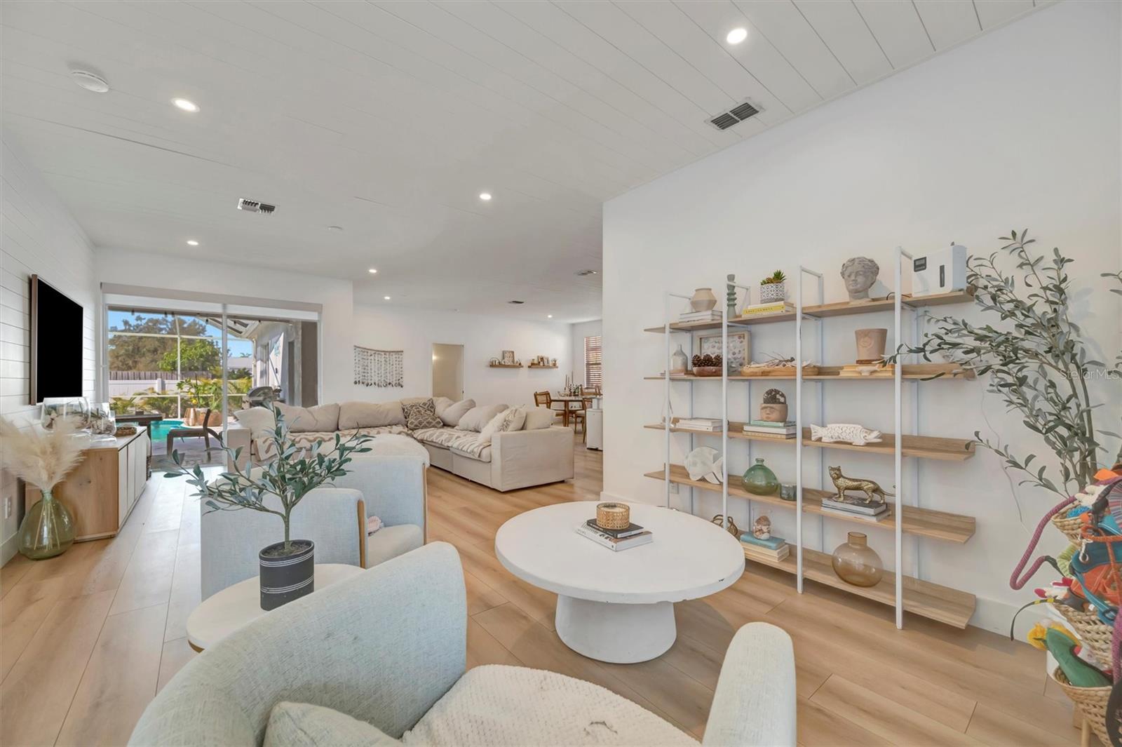 Image 16 of 74 For 5390 Matthew Court