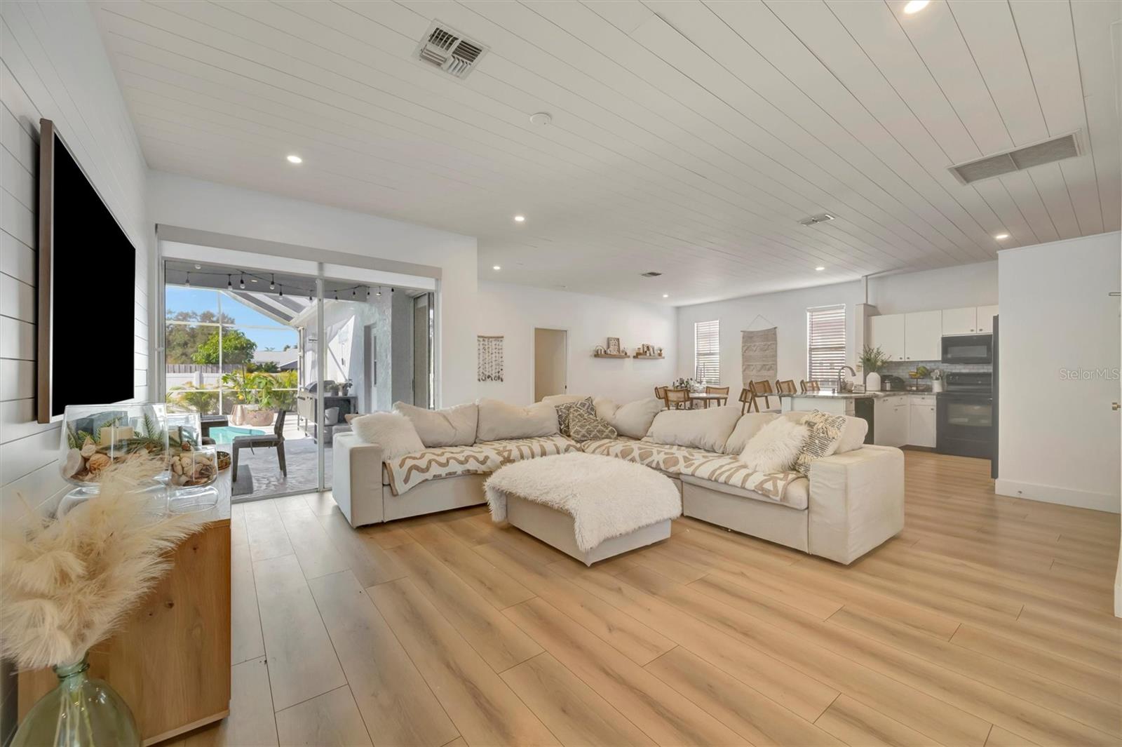 Image 18 of 74 For 5390 Matthew Court