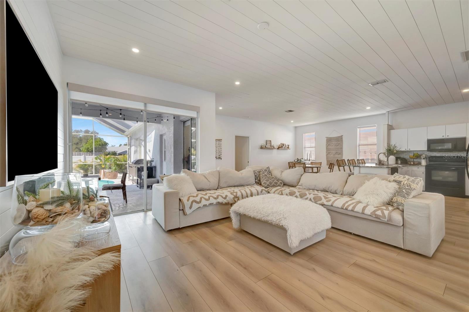 Image 19 of 74 For 5390 Matthew Court