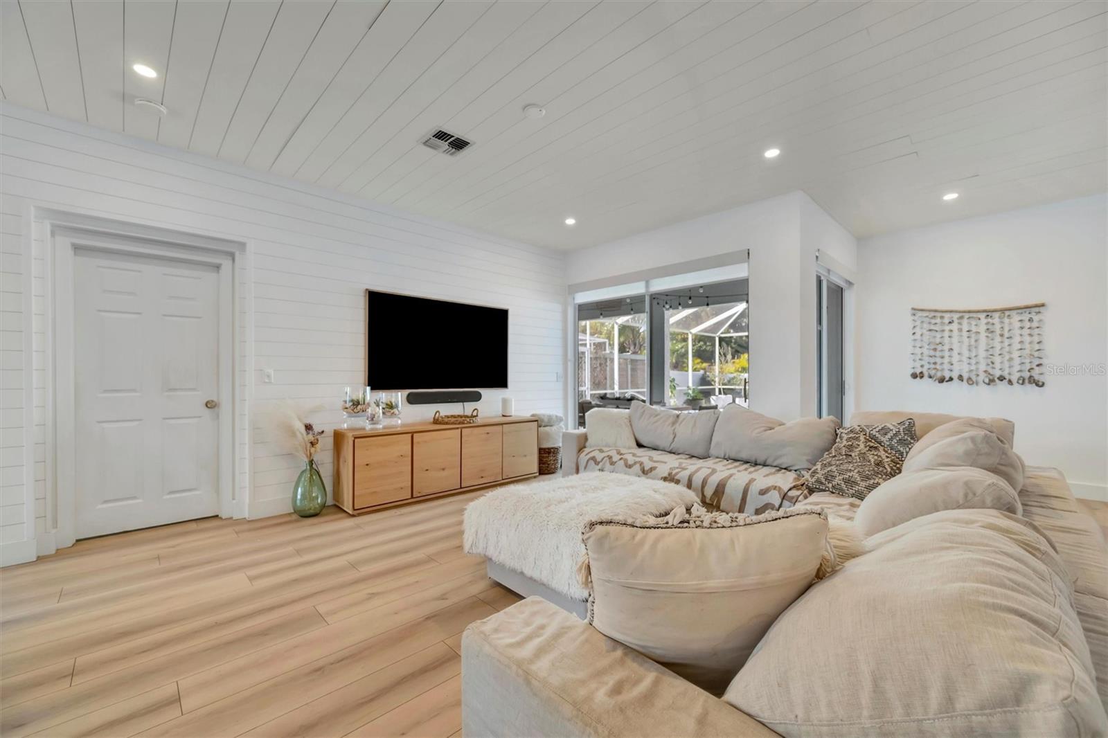 Image 20 of 74 For 5390 Matthew Court