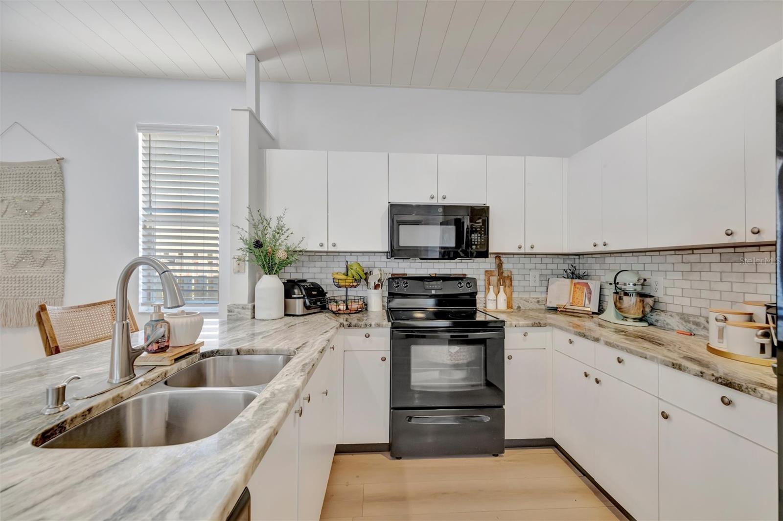 Image 28 of 74 For 5390 Matthew Court