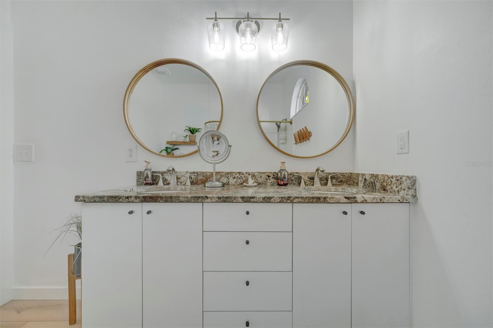 Image 41 of 74 For 5390 Matthew Court