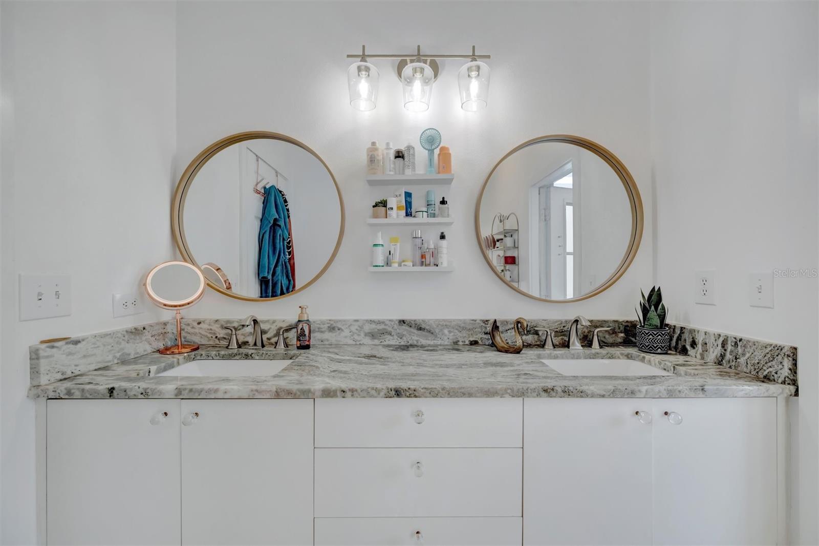 Image 57 of 74 For 5390 Matthew Court