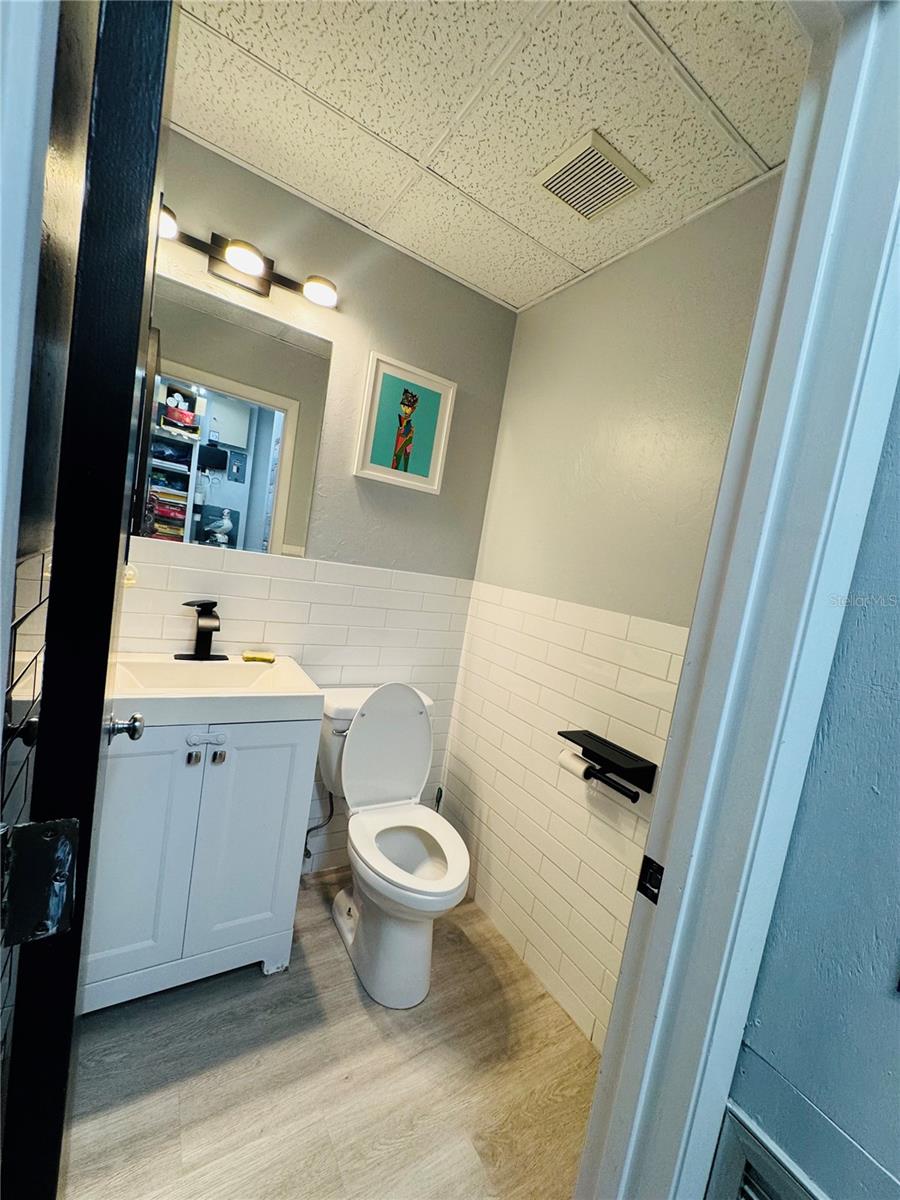 Image 14 of 26 For 4509 Bee Ridge Road E