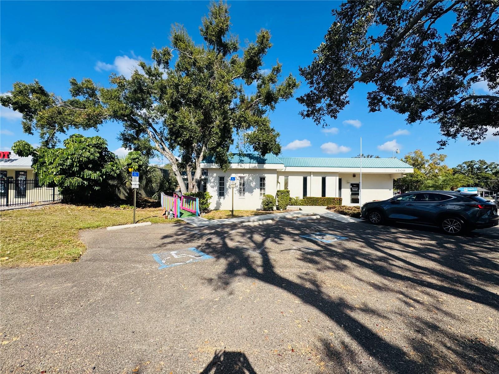 Image 19 of 26 For 4509 Bee Ridge Road E