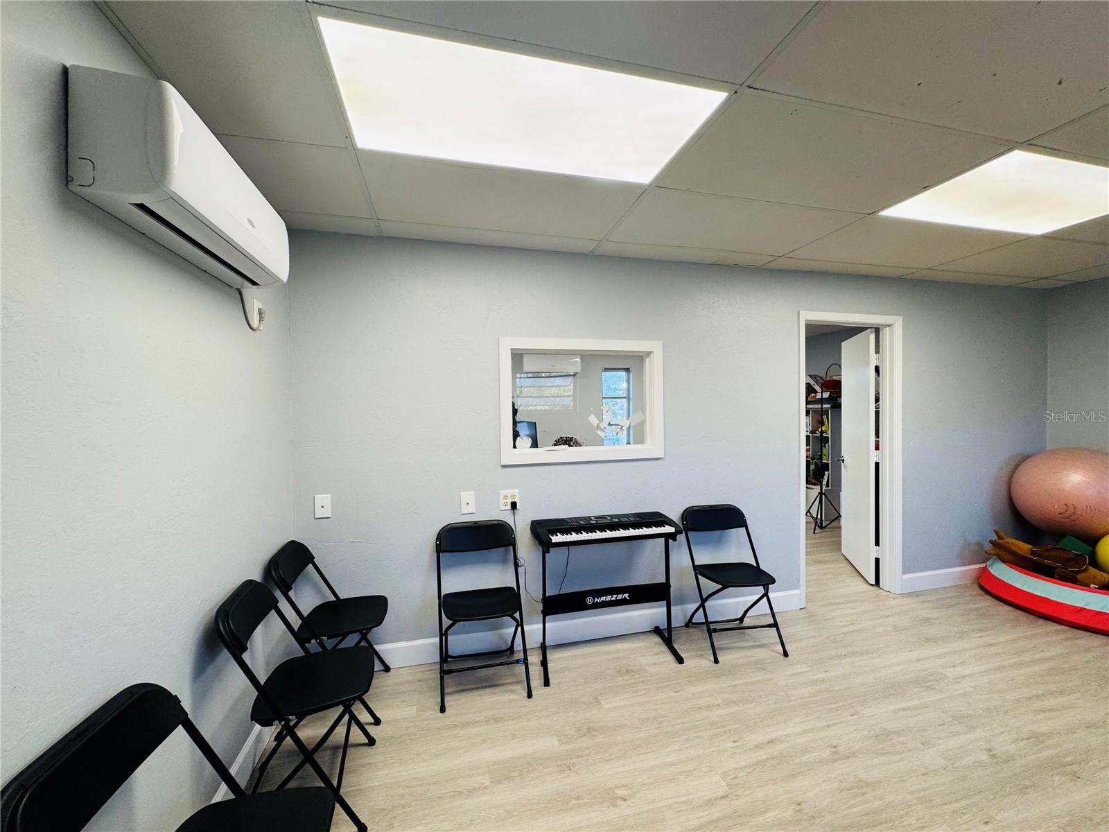 Image 21 of 26 For 4509 Bee Ridge Road E