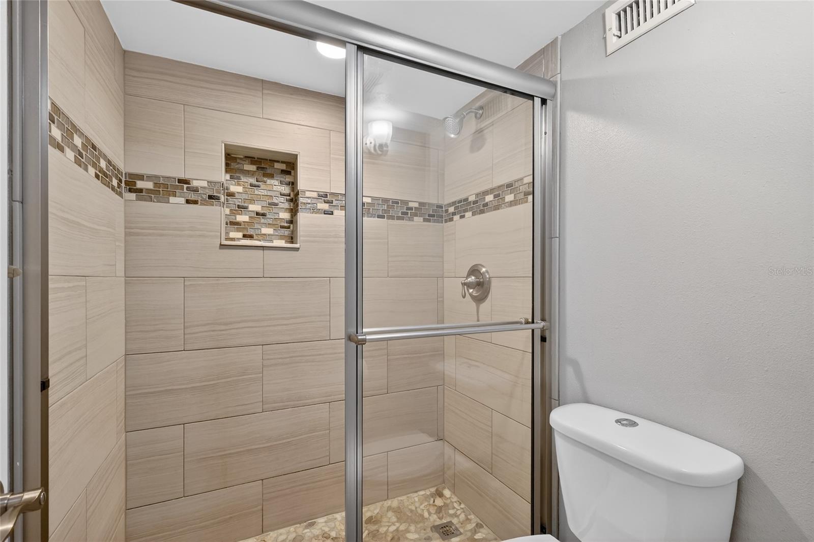 Image 18 of 52 For 5855 Midnight Pass Road 408