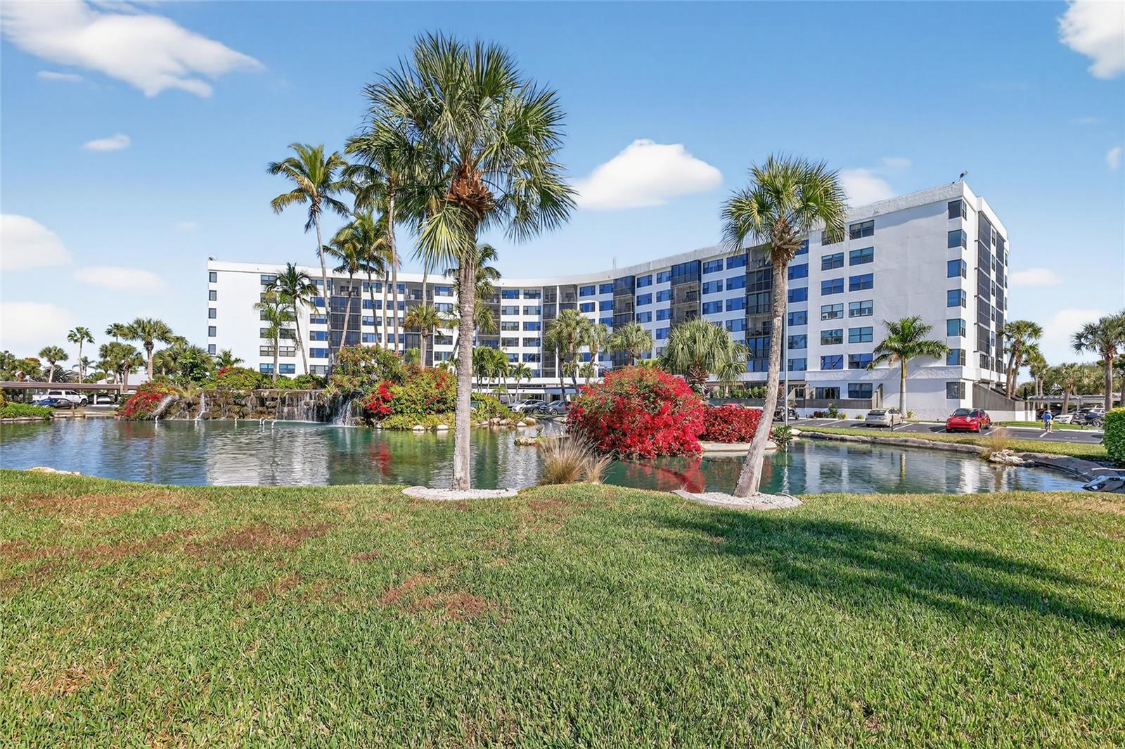 Image 23 of 52 For 5855 Midnight Pass Road 408