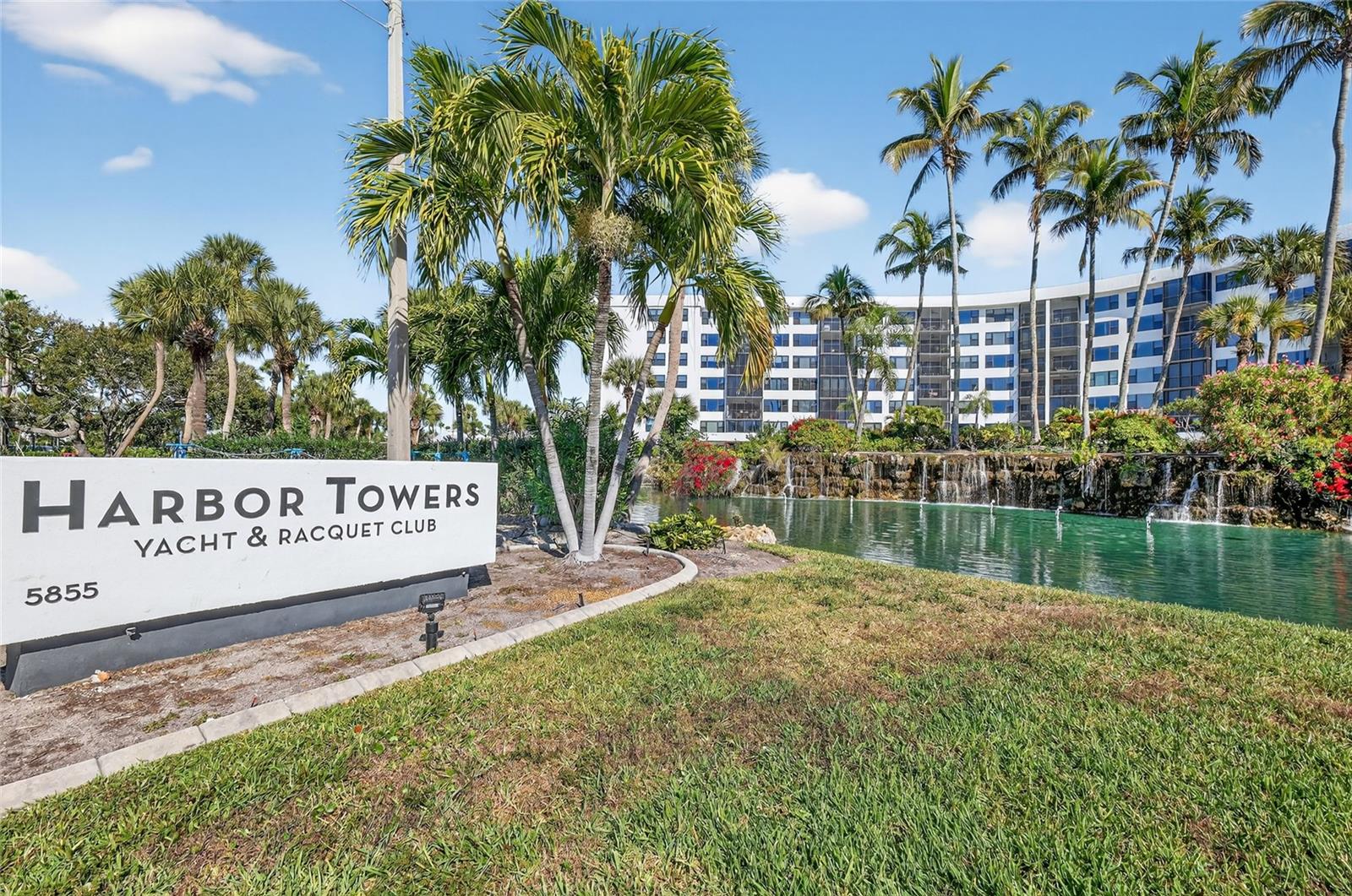 Image 24 of 52 For 5855 Midnight Pass Road 408