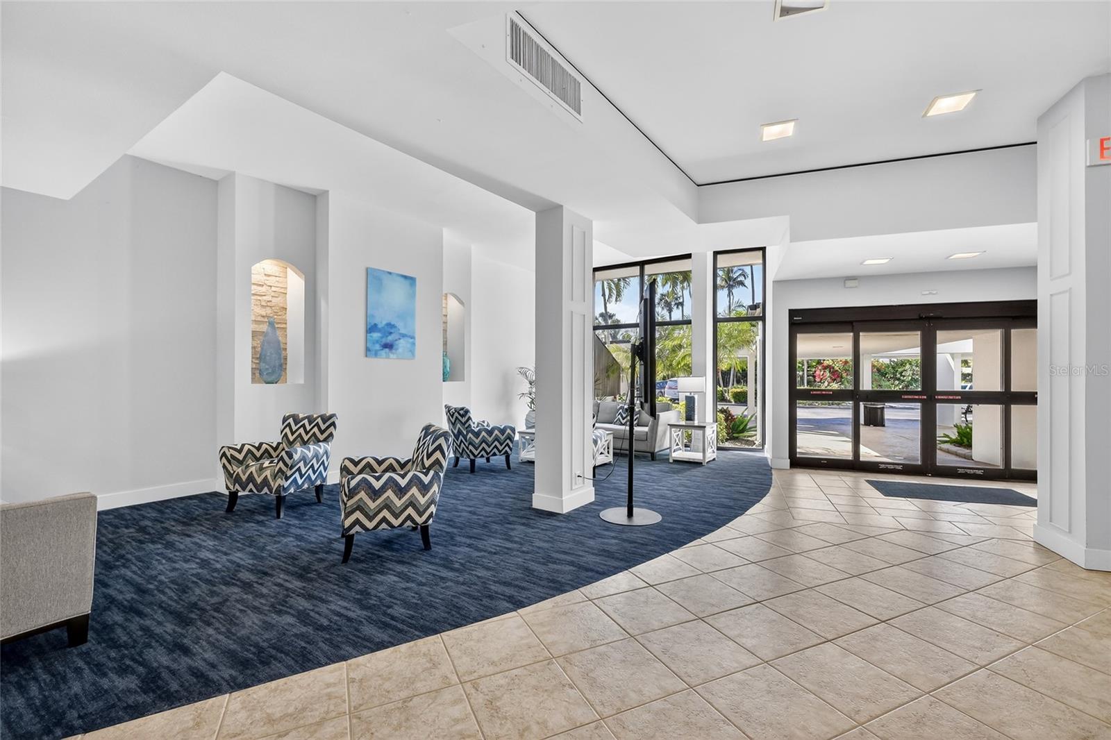 Image 25 of 52 For 5855 Midnight Pass Road 408