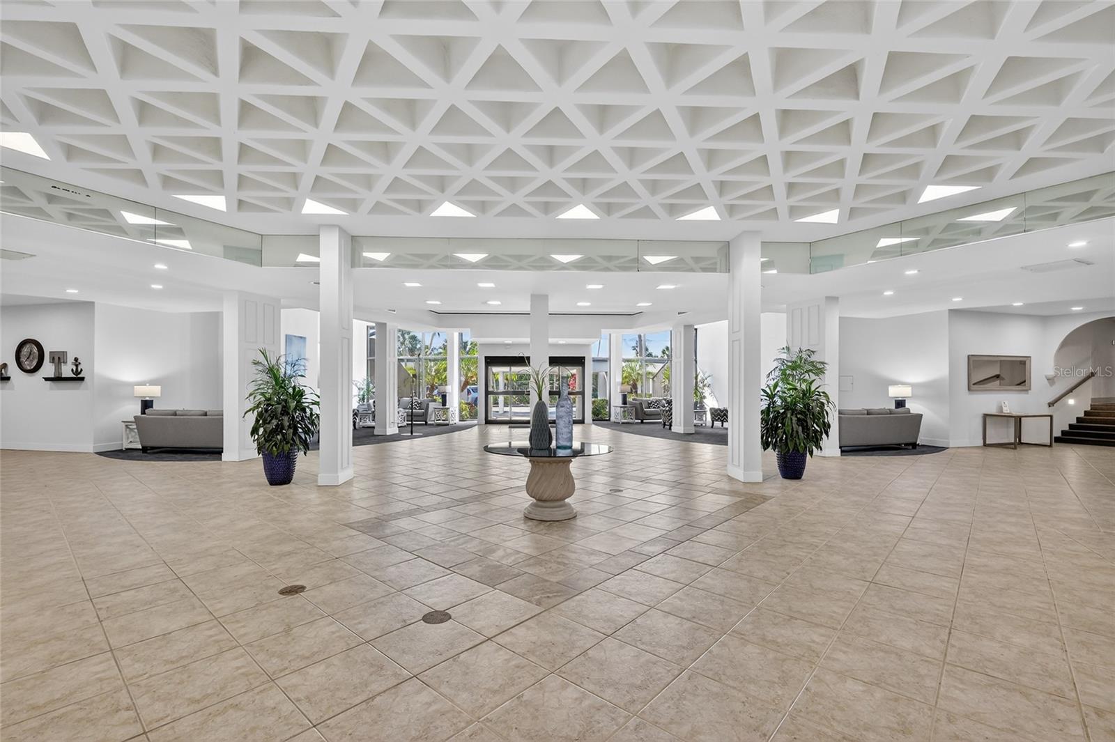 Image 26 of 52 For 5855 Midnight Pass Road 408