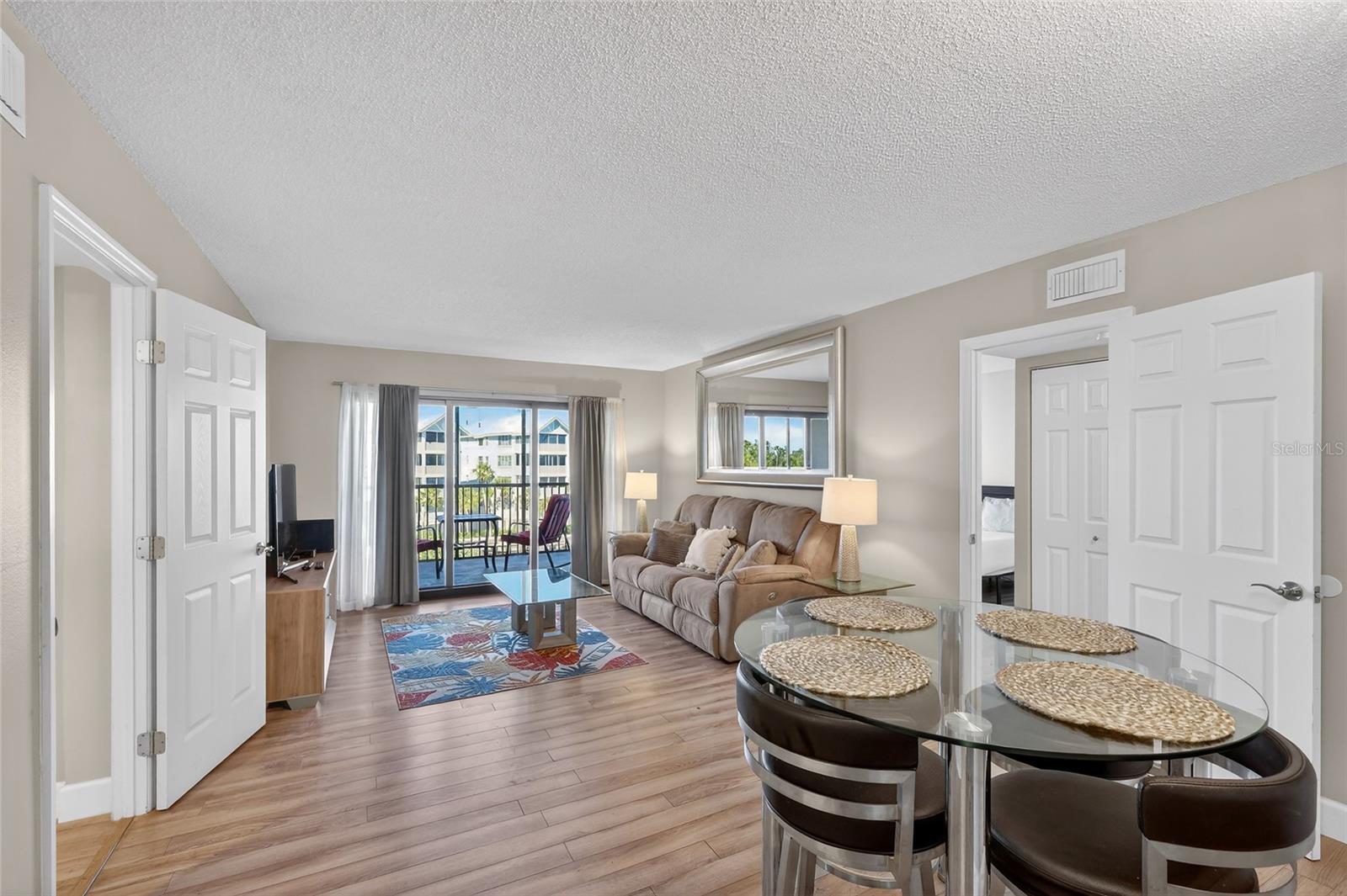 Image 3 of 52 For 5855 Midnight Pass Road 408