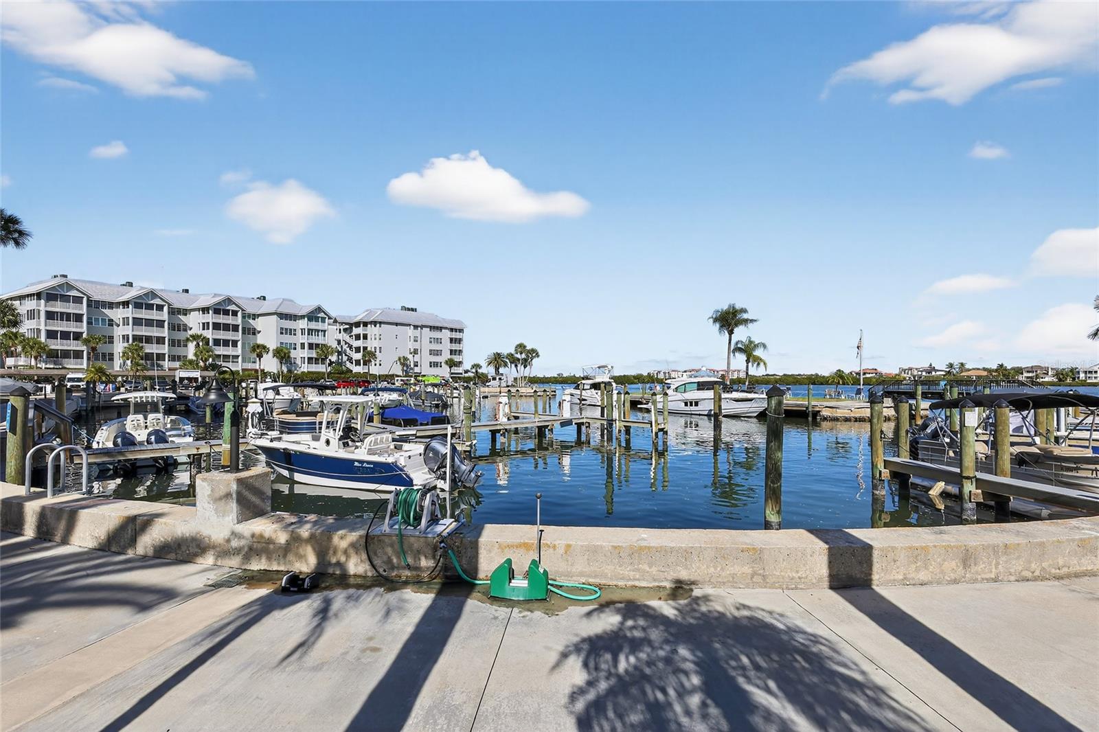 Image 32 of 52 For 5855 Midnight Pass Road 408